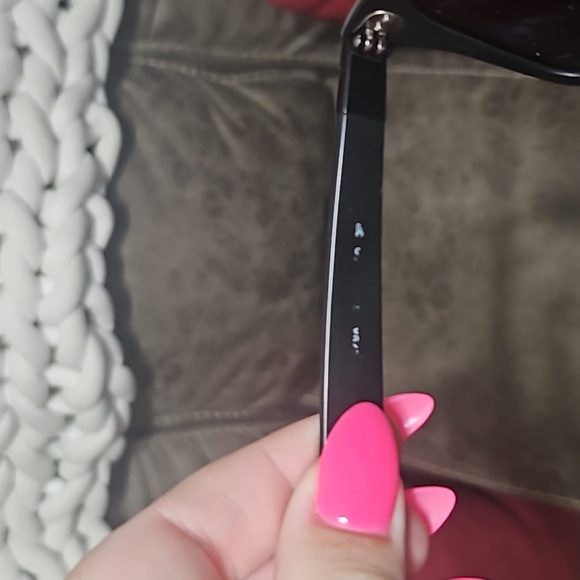 Black Raybans - Picture 5 of 6